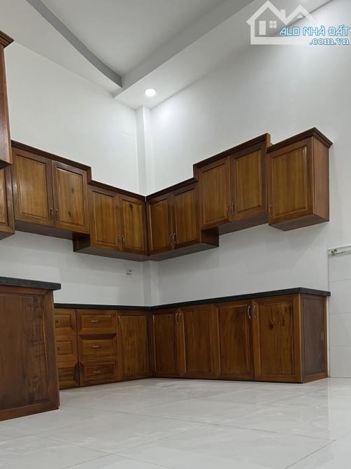 Nhà lầu mới 5x23 mặt tiền Nhật Tảo lộ 12m giá mới 4 tỷ - 5