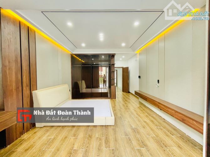 100m2 nhà xây mới độc lập sân cổng 5 tầng thang máy phố Văn Cao - 6