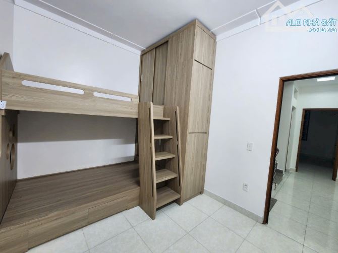 2.580 tỷ _Nhà 3,5 tầng tại Kiều Sơn - Văn Cao, diện tích 40m²  ✔Nhà 3 p.ngủ,p thờ, sân thư