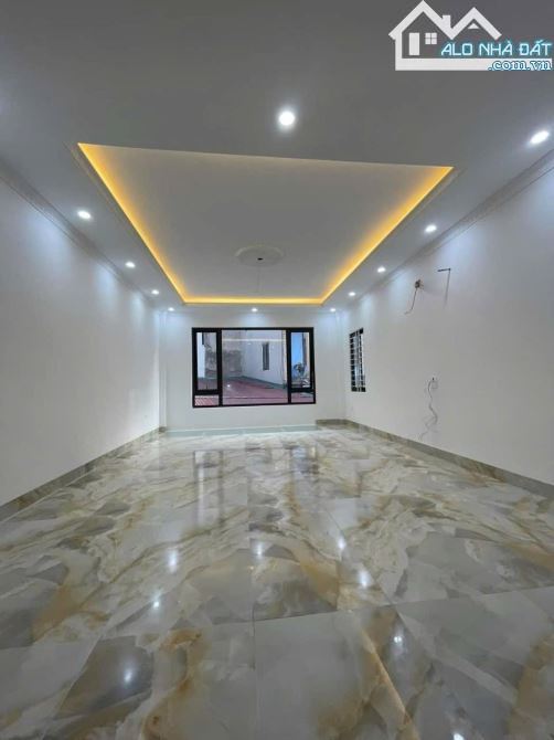 Siêu Phẩm LÔ GÓC 2 Thoáng. 100m ra công viên vườn hoa BÁT KHỐI. 50m2 x 6T. Mt 5m NỞ HẬU. - 1