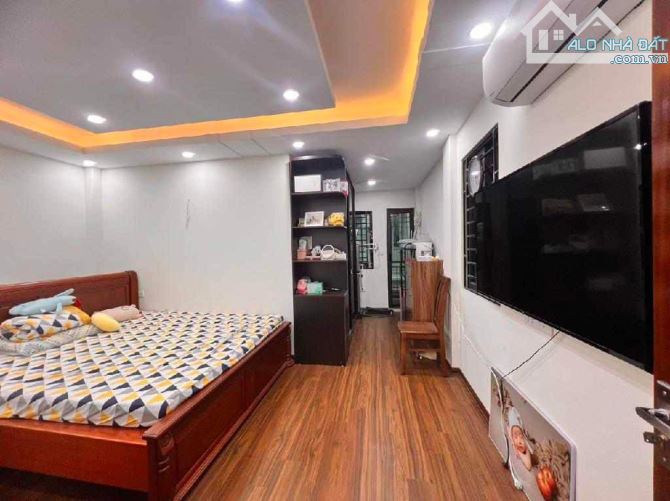 Bán nhà Xuân La 36m2 dân xây, sổ vuông, 10m ra ô tô tránh, giá chỉ 5.8 Tỷ - 1