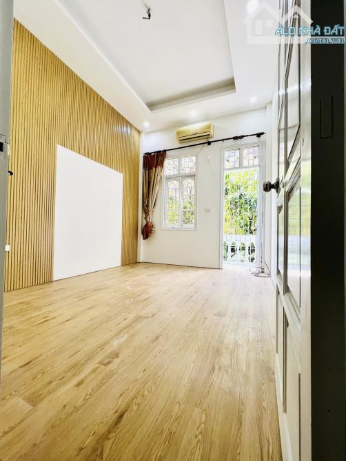 Bán nhà đẹp Nguyễn Đình Hoàn, 43m2, 4 tầng, gần phố, 6.9 tỷ - 2