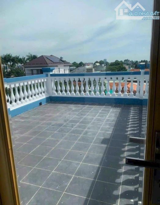 BÁN NHÀ 1TRỆT 1LẦU CÓ SÂN XE HƠI. VỊ TRÍ KINH DOANH BUÔN BÁN P. TÂN VẠN. GIÁ CHỈ 2 TỶ 750 - 4