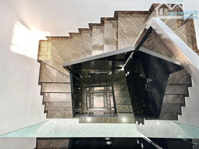 Siêu đẹp, bán nhà mới koong Ngọc Thụy, gần đường Hồng Tiến, 75m2, 6 tầng, thang máy - 6