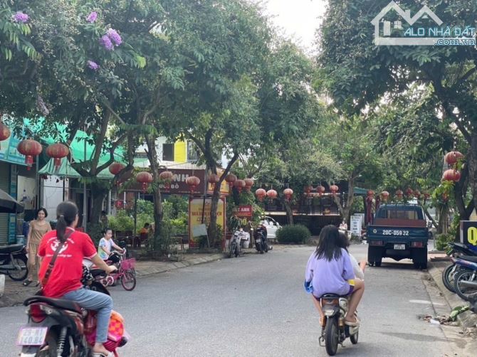 Nhà Đẹp Quỳnh Đô 42m x 5 t Full nội thất ô tô đỗ trước nhà ở tuyệt đẹp góa 4.6 tỷ