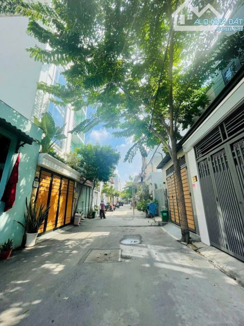 CHỊ GÁI GỬI BÁN LÔ ĐẤT 62M2  GẦN CHỢ PHƯỚC LONG A GIÁ CHỈ 2 TỶ 500 GỌI CHO EM XEM ĐẤT