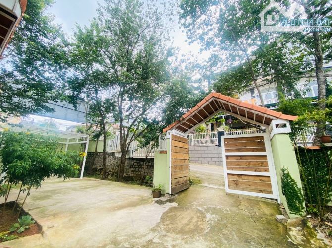 🏡 BÁN ĐẤT TẶNG NHÀ VƯỜN - Ô TÔ VÔ TẬN NƠI - CÁCH TRUNG TÂM CHỈ 2KM