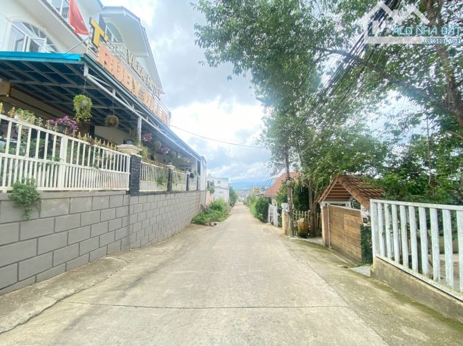 🏡 BÁN ĐẤT TẶNG NHÀ VƯỜN - Ô TÔ VÔ TẬN NƠI - CÁCH TRUNG TÂM CHỈ 2KM - 1