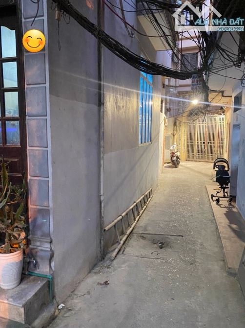 Bán nhà 4 tầng cũ, lô góc, 2 mặt ngõ, 3 thoáng, gần mặt phố ô tô, gần Ngã Tư Sở, chỉ 6 tỷ - 1