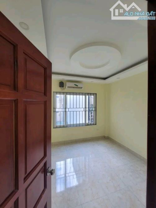 CẦN BÁN GẤP NHÀ 5 TẦNG, SỔ ĐỎ, CÁCH CẦU TÓ 300M, TẢ THANH OAI, THANH TRÌ, HÀ NỘI - 1