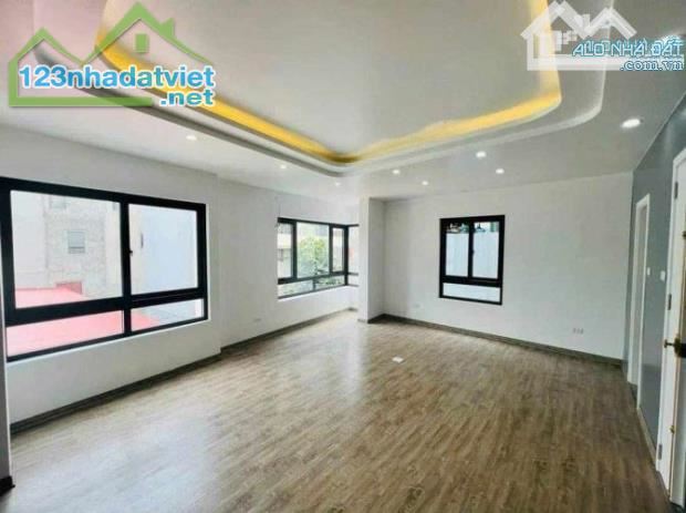 Nhà ĐẸP LONG LANH, 70m2 x 7 TẦNG THANG MÁY, VỈA HÈ, VIEW VƯỜN HOA, KINH DOANH ĐỈNH - 2