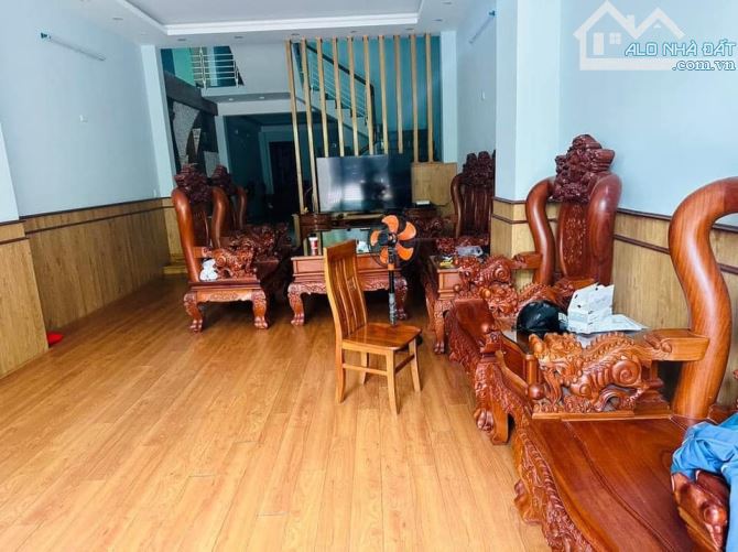 Nhà 3 tầng mặt tiền Lê Thanh Nghị, đường 10.5m, đất 127m2, ngang 5m, có dòng tiền sẵn 30tr - 2