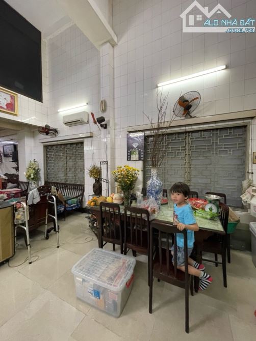 Giảm 1 tỷ Do Cần Bán Gấp Mặt Tiền Ba Đình , Phường 10 Quận 08 Nở Hậu 6 Met có 5 Tầng ST - 2