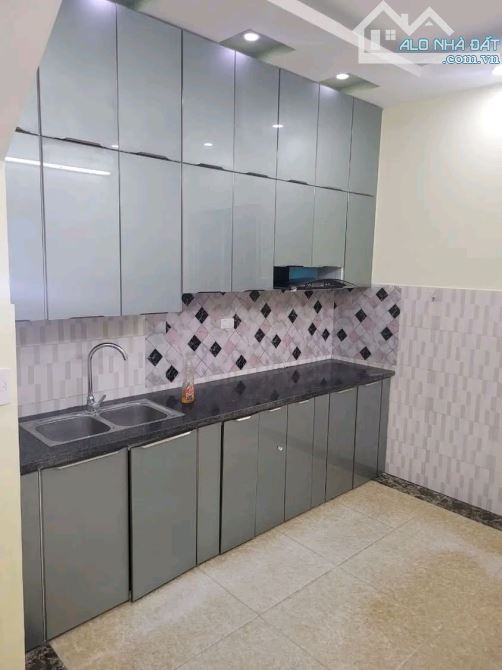 CẦN BÁN GẤP NHÀ 5 TẦNG, SỔ ĐỎ, CÁCH CẦU TÓ 300M, TẢ THANH OAI, THANH TRÌ, HÀ NỘI - 2