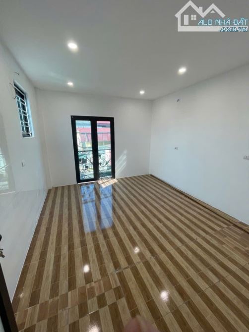 Nhà Đẹp Quỳnh Đô 42m x 5 t Full nội thất ô tô đỗ trước nhà ở tuyệt đẹp góa 4.6 tỷ - 3