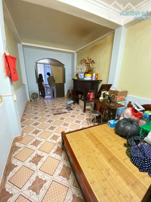 Bán nhà 4 tầng cũ, lô góc, 2 mặt ngõ, 3 thoáng, gần mặt phố ô tô, gần Ngã Tư Sở, chỉ 6 tỷ - 4