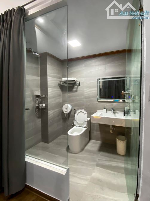 ⚜️ Khách sạn Nguyễn Trãi Sát Royal, Ô tô tránh 76m2 5T Thang máy MT 4m, 9 Phòng, Chỉ 16 - 4