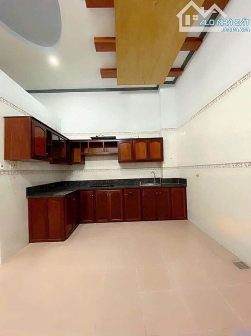 Cho thuê nhà 300 m2 gần chợ Xuân Khánh 12  triệu - 4