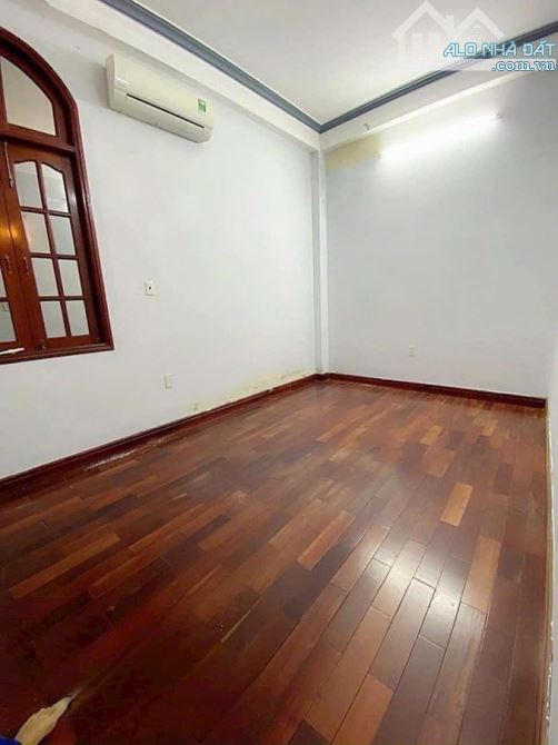 Cho thuê nhà 300 m2 gần chợ Xuân Khánh 12  triệu - 6