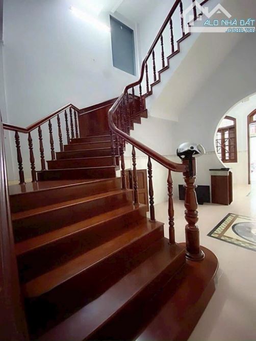 Cho thuê nhà 300 m2 gần chợ Xuân Khánh 12  triệu - 9