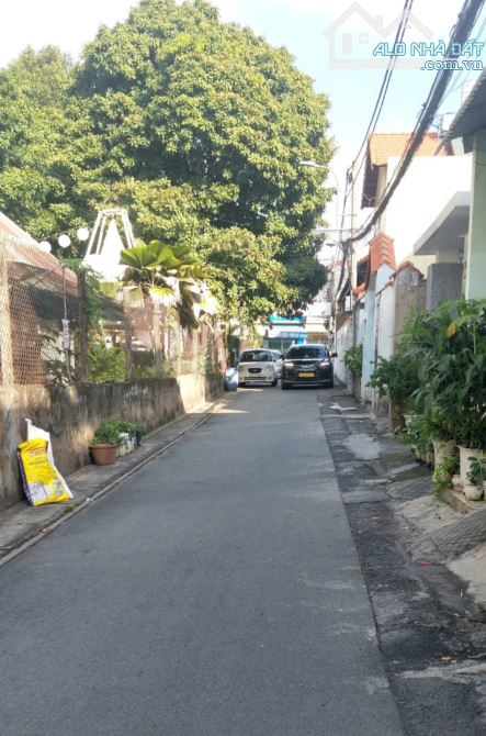 Nhà 2 tầng 105m2, gần cầu vượt Linh Xuân, hẻm nhựa 6m, giá 6 tỷ.