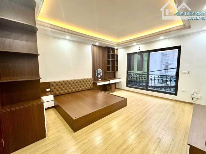 BÁN PHÂN LÔ LIỄU GIAI 5T, 40M2, MT 5M, ÔTÔ, TM, LÔ GÓC, NGÕ THÔNG,Ở NGAY CHỈ 9,5 TỶ