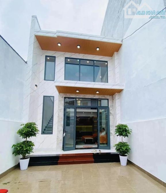 Bán gấp nhà 1 trệt 1 lửng đúc sân xe ôtô mới xây sổ riêng thổ cư, ngay cây xăng Đức Hưng