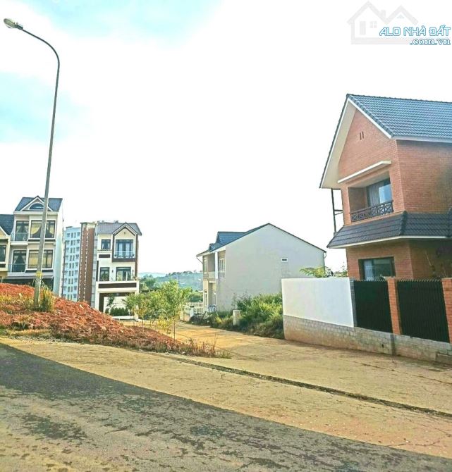 Bán đất biệt thự có view khu quy hoạch dân cư trung tâm Đà Lạt, đi Hồ Xuân Hương 5km