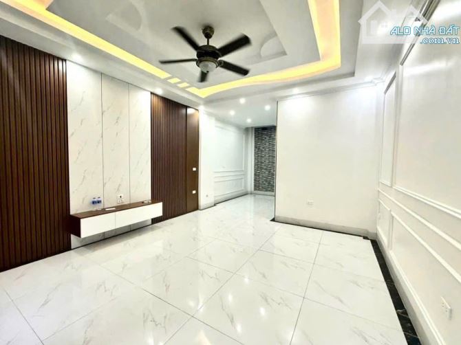 BÁN PHÂN LÔ LIỄU GIAI 5T, 40M2, MT 5M, ÔTÔ, TM, LÔ GÓC, NGÕ THÔNG,Ở NGAY CHỈ 9,5 TỶ - 1