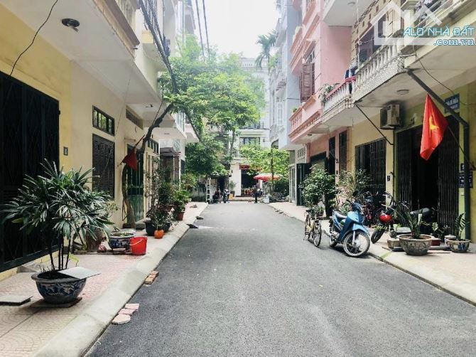 Bán nhà 3 tầng phố Nguyễn Lam-Phúc Đồng-Long Biên. DT 80m2, MT 4.5m, Gara ô tô. Giá 9.8 tỷ - 1