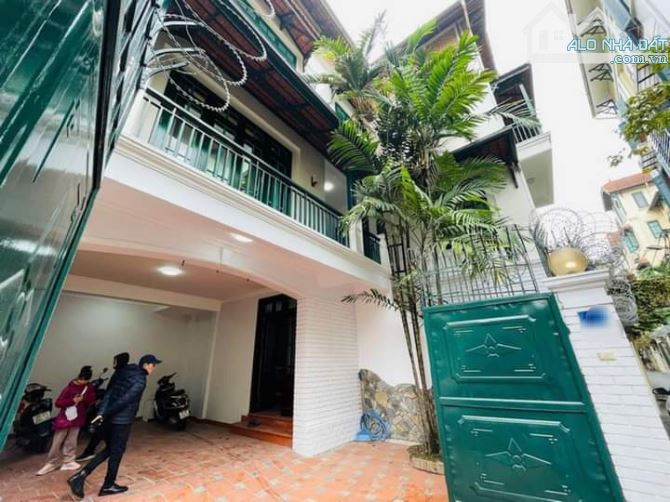 Bán Biệt Thự Tô Ngọc Vân gần Hồ Tây, Gara, Bể bơi, 168m2, 4 tầng, mt 15m, 52 tỷ