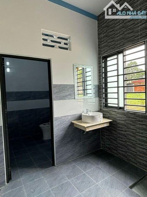 Bán nhà gác lững mái thái đẹp, SỔ HỒNG RIÊNG THỔ CƯ giá chỉ hơn 2TY. - 2
