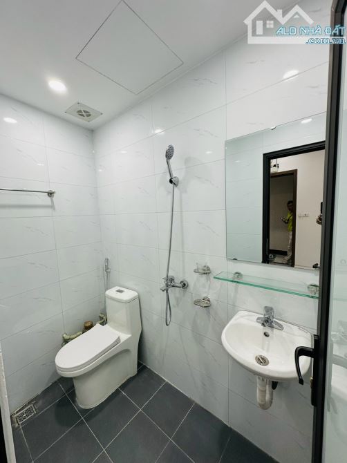 Cho Thuê CCMN Ngõ 239 Quan Nhân Thanh Xuân 30m2 Gác Xép Full Nội Thất Thang Máy, Ban Công - 2