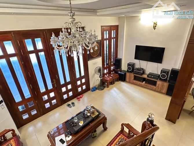 Bán nhà 3 tầng phố Nguyễn Lam-Phúc Đồng-Long Biên. DT 80m2, MT 4.5m, Gara ô tô. Giá 9.8 tỷ - 2