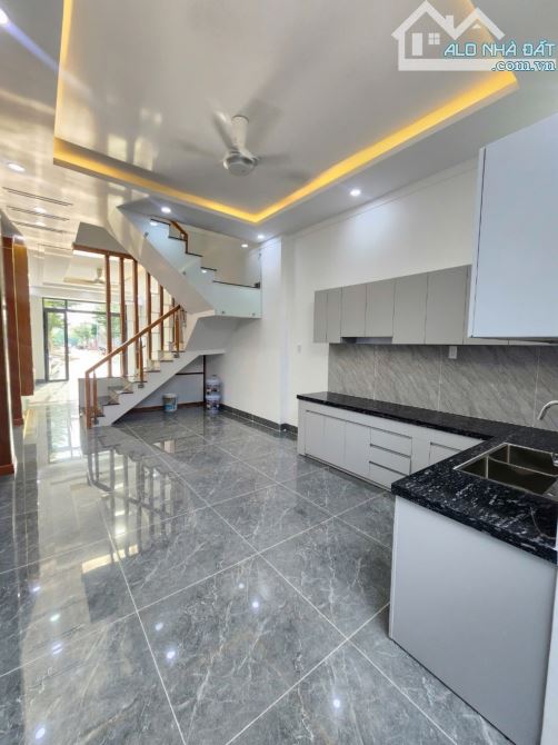 3,55Tỷ TL🔥Bán nhà 1 trệt 2 lầu + Tum, KDC Lộc Phát Residence, P.Thuận Giao, Tp.Thuận An - 3