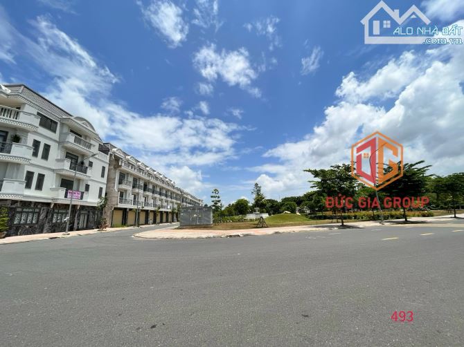 Góc 2 mặt tiền trục E6 Bửu Long đường to đẹp nhất khu dân cư giá 9,5 tỷ nhà 3 lầu - 3