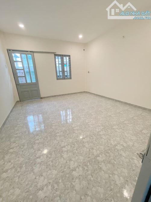 Nhà đẹp  40m2 Nguyễn Duy Q.8 ở ngay Giá tốt chỉ 3.85 Tỷ - 4
