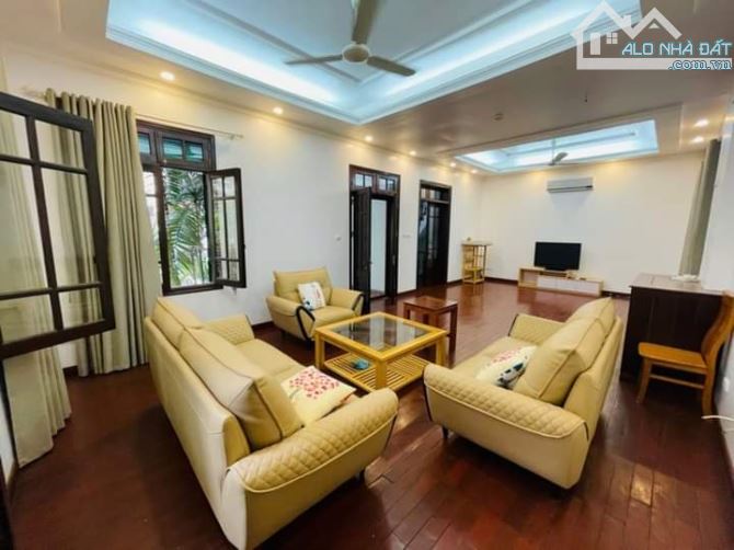 Bán Biệt Thự Tô Ngọc Vân gần Hồ Tây, Gara, Bể bơi, 168m2, 4 tầng, mt 15m, 52 tỷ