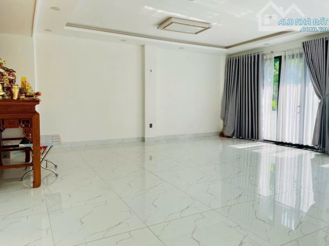 Nhà 3 tầng mặt tiền Nguyễn Trãi - 600m2 sàn - 19tỷ