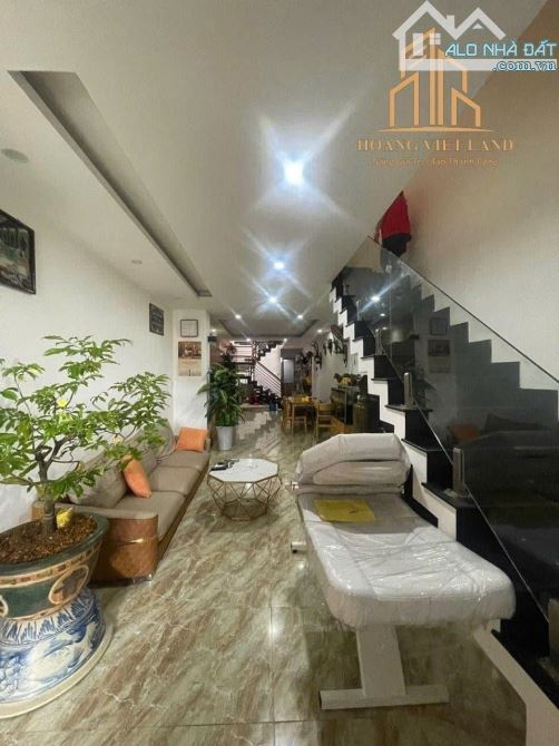 Bán nhà 3 tầng mặt tiền Hoàng Diệu. - Diện tích : 3,49x24m -  Pháp lý thổ cư : 100% -  Hướ