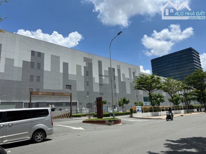 Bán biệt thự 250m2 vị trí VIP đối diện Vivocity phường Tân Phong Quận 7 - 12