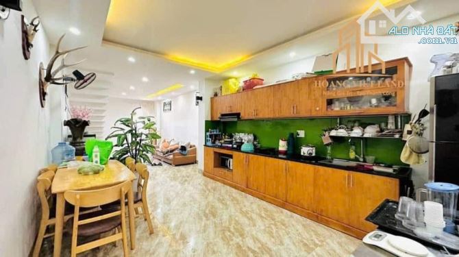 Bán nhà 3 tầng mặt tiền Hoàng Diệu. - Diện tích : 3,49x24m -  Pháp lý thổ cư : 100% -  Hướ - 2