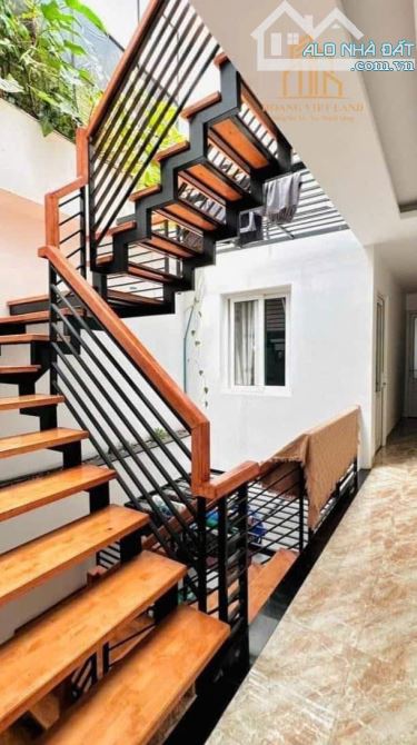 Bán nhà 3 tầng mặt tiền Hoàng Diệu. - Diện tích : 3,49x24m -  Pháp lý thổ cư : 100% -  Hướ - 3