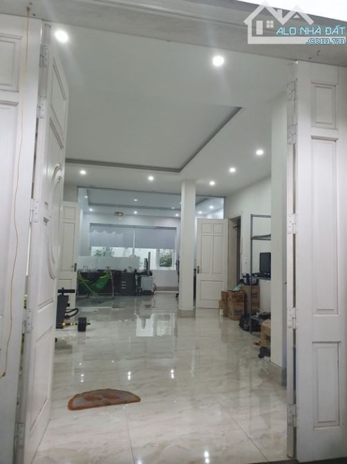 Bán Biệt Thự Việt Hưng DT:167m2 x 9.8m2 . Vị trí đẹp . 36 Tỷ - 3