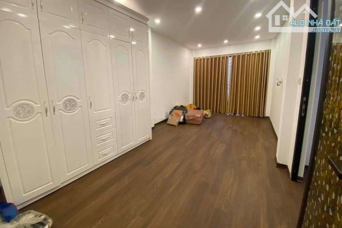 Cho thuê nhà liền kề A28 lô 1 phố Trung Hòa. DT 80m2 x 4 tầng đủ điều hòa, đường rộng 8m - 4