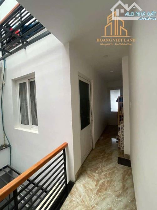 Bán nhà 3 tầng mặt tiền Hoàng Diệu. - Diện tích : 3,49x24m -  Pháp lý thổ cư : 100% -  Hướ - 4