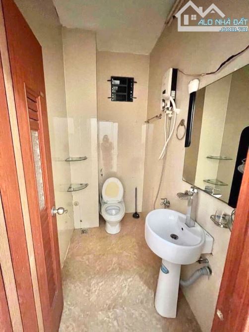 Nhà Lê Văn Quới, 1 trệt 2 lầu, 4 phòng ngủ 5 toilet - 4