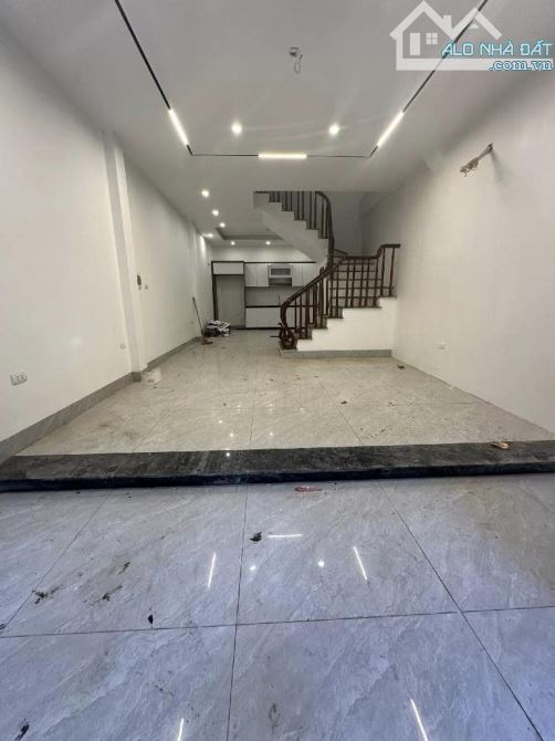 TÂY MỖ - HÀNG XÓM VIN - VIEW HỒ CÁT TRẮNG - NGÕ THÔNG - 20M RA Ô TÔ TRÁNH - SỔ PHÂN LÔ