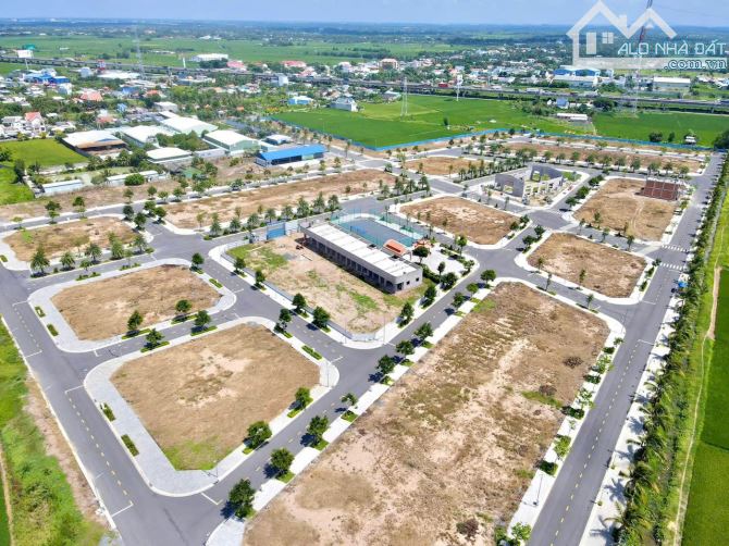 Kẹt tiền bán gấp nền thổ cư 100m2 KD King Hill trục chính 20m, liền kề Ecopark 220ha SHR