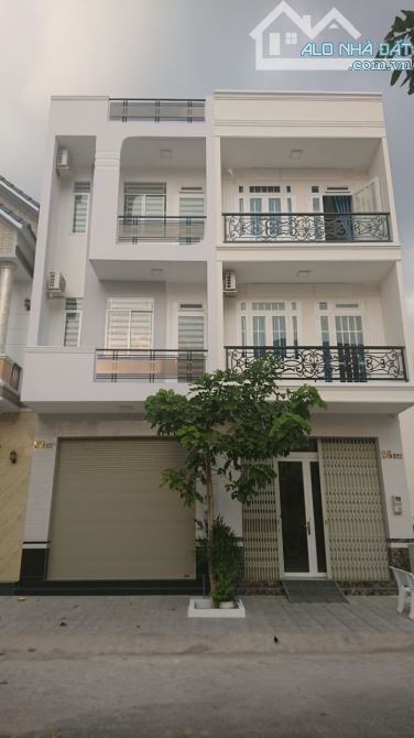 Nhà bán 2 lầu đường B22 khu Hưng Phú lộ 15m vị trí đẹp gần trường học